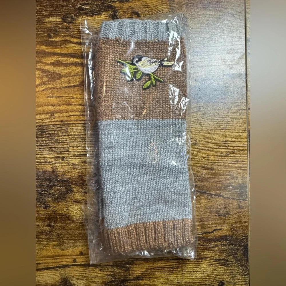 Bird appliqué fingerless gloves - Picture 4 of 4